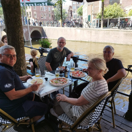 Pause de midi, au bord du canal.